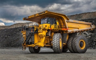 Карьерный самосвал Komatsu HD730E