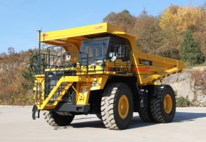 Карьерный самосвал Komatsu HD465-7