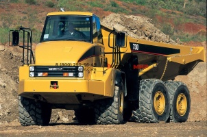 Шарнирно-сочленённый самосвал Caterpillar 730