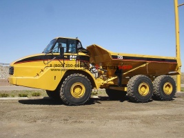 Шарнирно-сочленённый самосвал Caterpillar 735