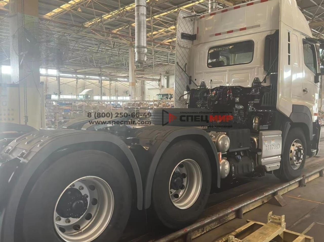 HINO 700 