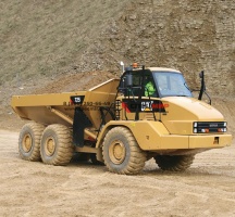 Шарнирно-сочленённый самосвал Caterpillar 725